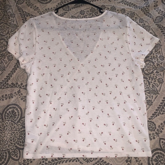 American Eagle Floral Surplice Tee - Picture 2 of 3